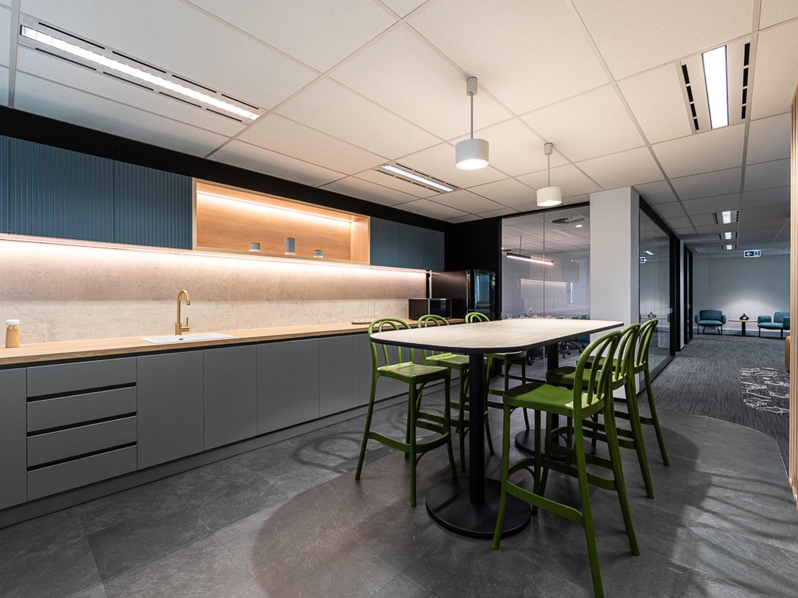 SHOW SUITE 220 ST GEORGES TERRACE | Hub Interiors